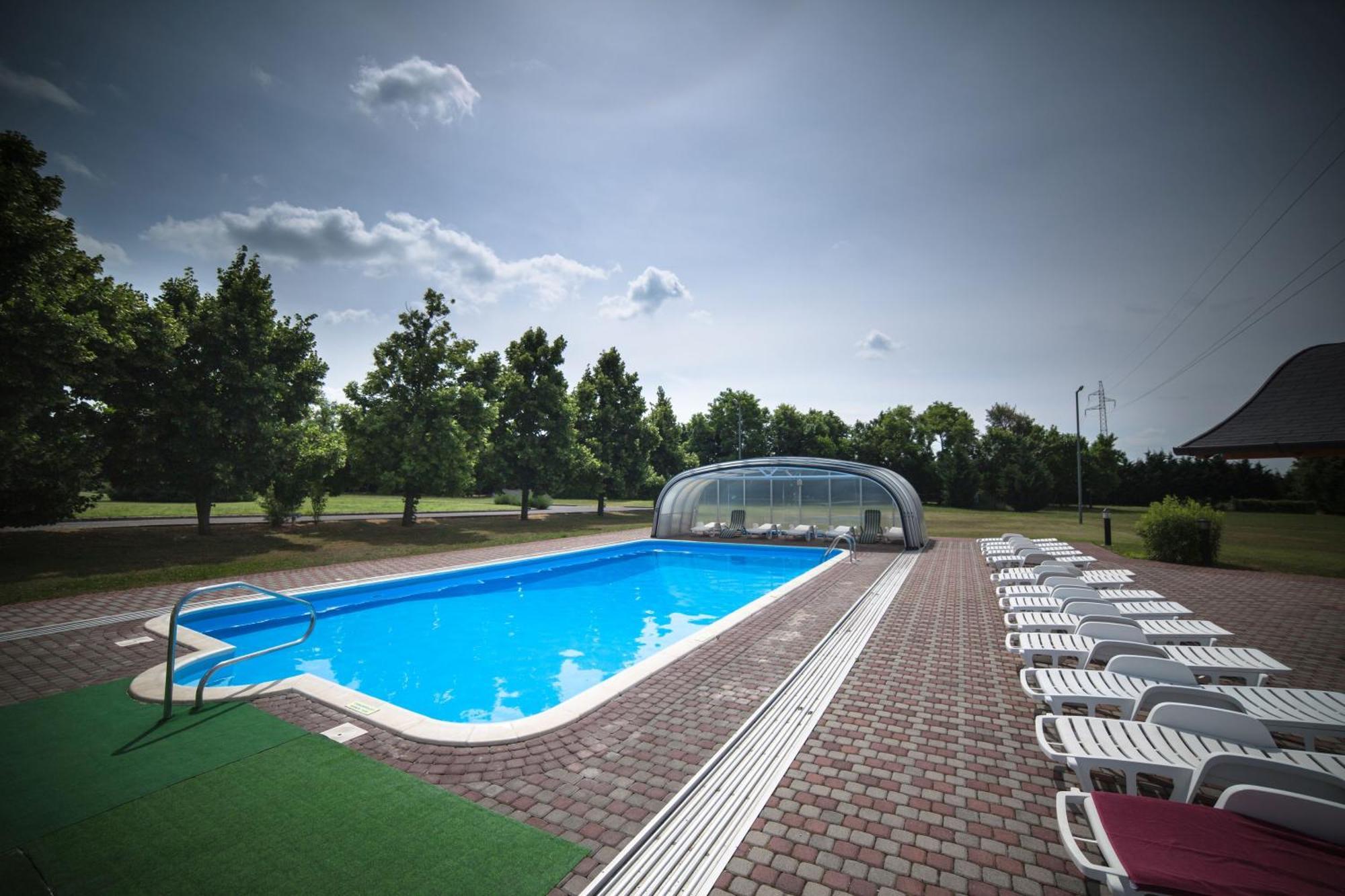Hotel Ovit Keszthely Exterior photo
